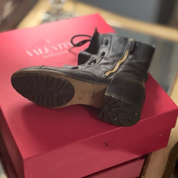 Valentino Black Calfskin Leather Ruffle Combat Boot Sz.38 - Picture 3 of 11